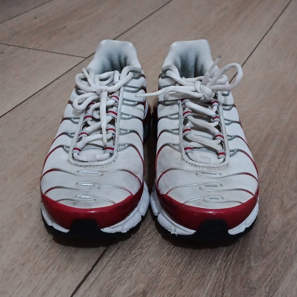 Nike Women's Red and White Athletic Shoes - Picture 3 of 4